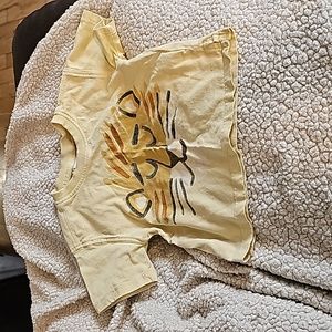 Zara lion shirt size 9-12 months yello graphic top